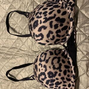 34B victoria’s Secret bombshell
